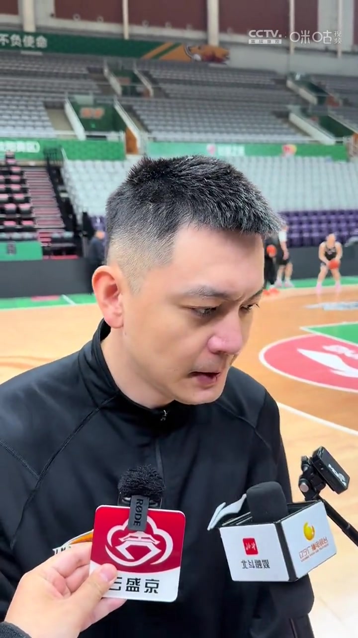 杨鸣：弗格伤情不容乐观 还在每日观察中